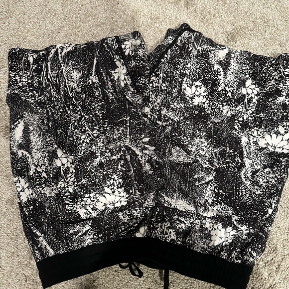 Lululemon swim trunks M - Picture 2 of 3